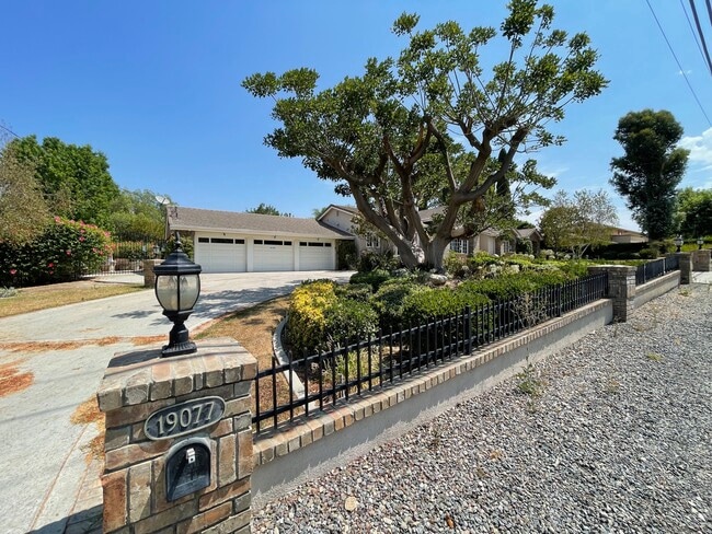 Photo - 19077 Oriente Dr