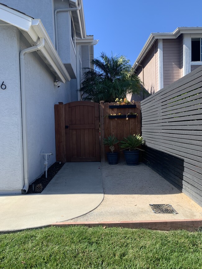 Photo - 2406 Maravilla Way