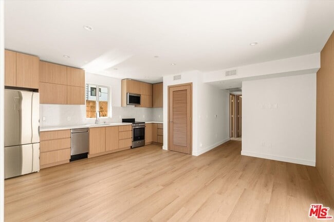 Photo - 5912 1/2 Mammoth Ave