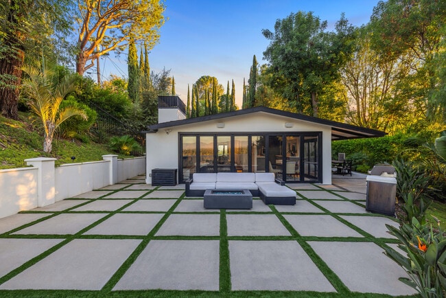 Photo - 16725 Oak View Dr