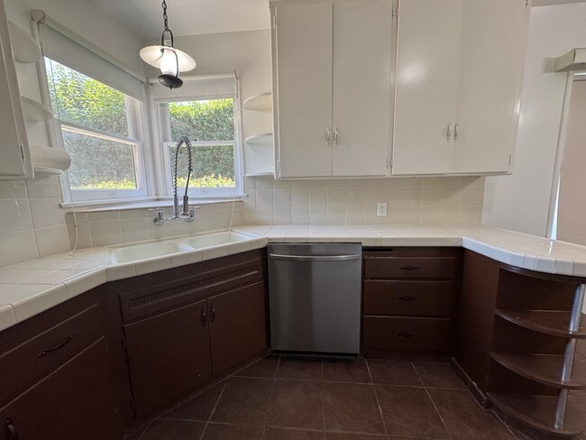 Photo - 13900 Burbank Blvd