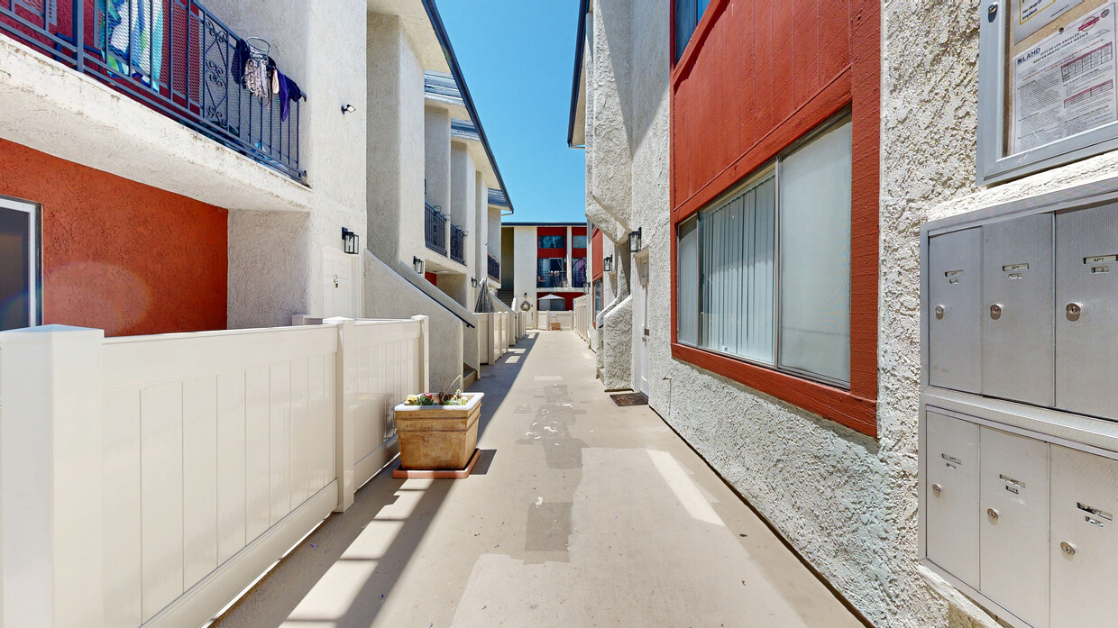 3D Tour - Chatsworth Plaza Apartments