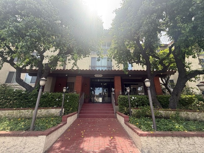 Photo - 2-bedroom, 2-bath residence in Valley Village