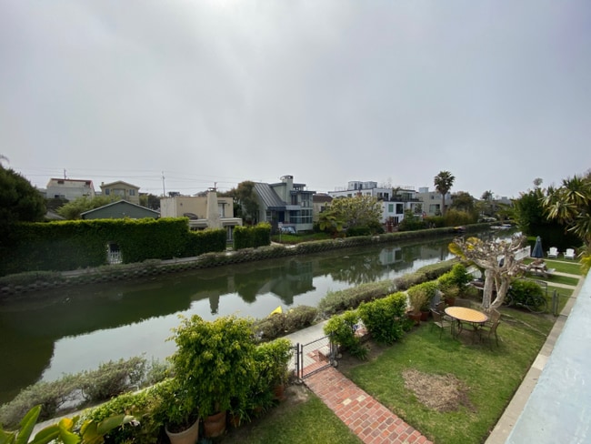 Building Photo - 2904 Grand Canal Rental