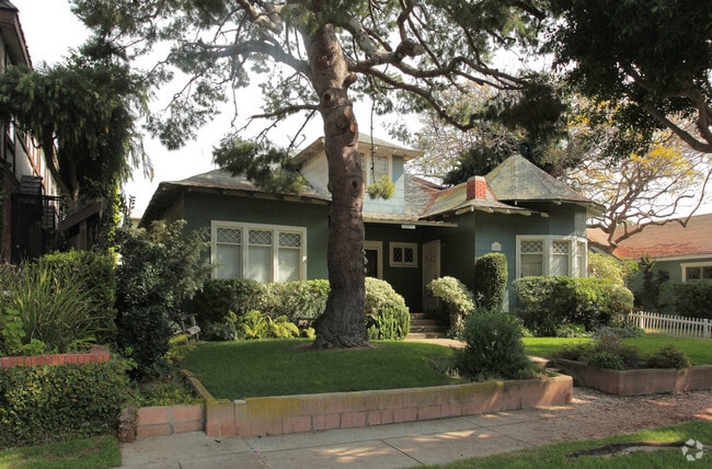 Primary Photo - 1815 10th St Apartments