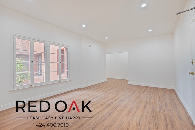 Building Photo - 5757 Franklin Ave