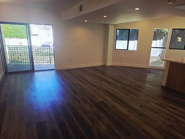 Photo - 862 Moraga Dr Unit 203