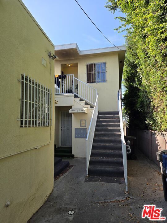Building Photo - 754 E 84th Pl Unit 4