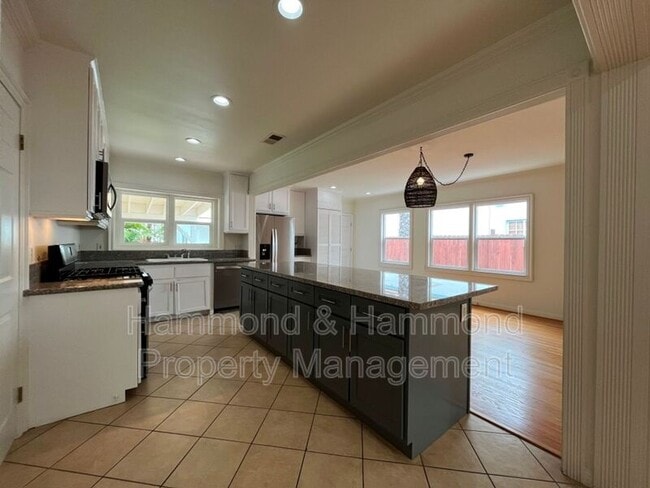 Building Photo - 4316 Greenbush Ave