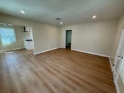 Photo - 1006-1008 W. Glenoak Unit 1006