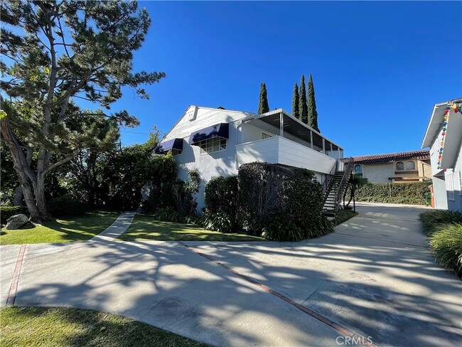 Building Photo - 823 La Cadena Ave