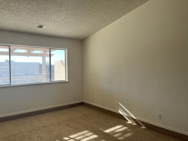 Photo - 4 Bedrooms 2 Bathroom home available in Victorville!!