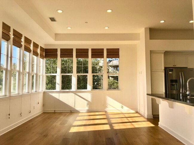 Photo - Luxurious and Light & Bright Unfurnished 2...