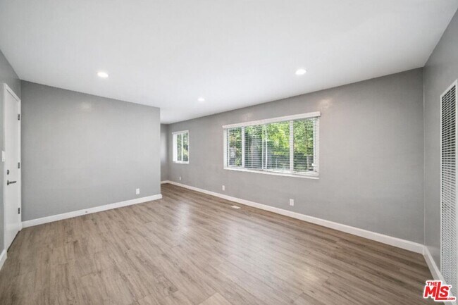 Photo - 252 S New Hampshire Ave Unit 4