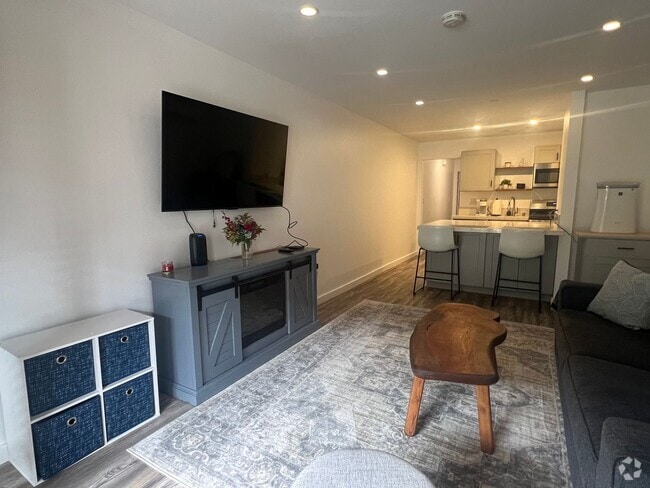 Building Photo - Los Caballeros #106 Unit Los Caballeros #106 Rental