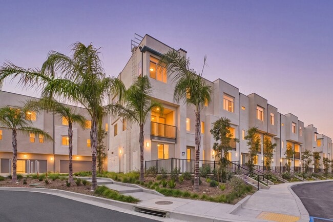 Building Photo - Solaterra Granada Hills