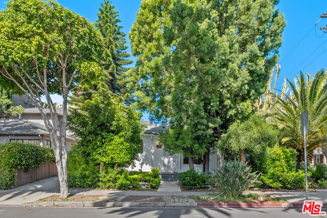 Photo - 739 Westbourne Dr