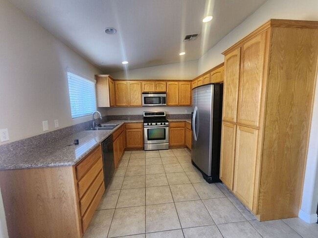 Photo - ***$100 off 1st Month Rent*** 3 BEDROOM 2 ...