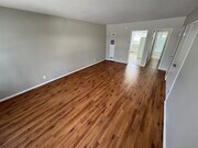 Photo - 5420 Russell Ave