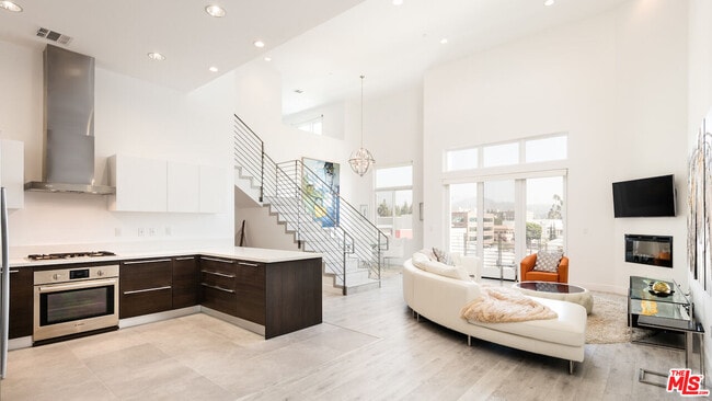 Building Photo - 118 S Kenwood St Unit 506