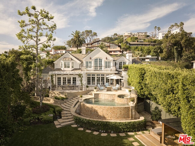 Building Photo - 541 Paseo Miramar