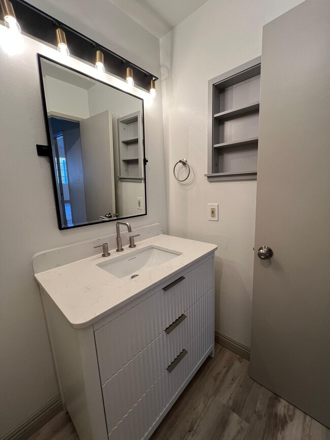 Building Photo - 236 S Curtis Ave Unit E