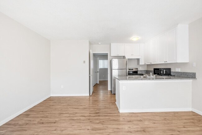 Building Photo - 4044 Texas St Unit 7