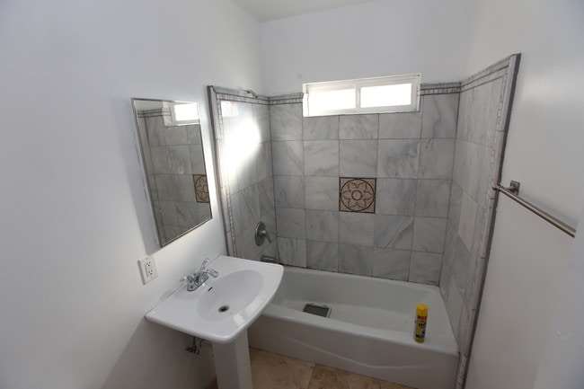 Photo - 734 W Beach Ave