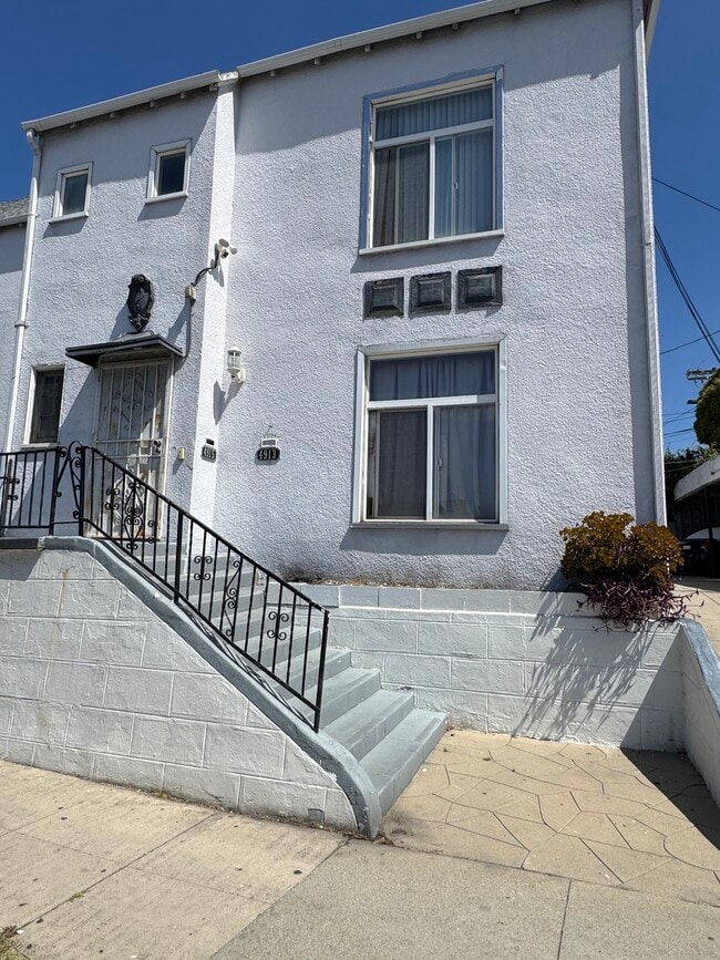 Photo - 4915 San Vicente Blvd Unit upper one bd duplex