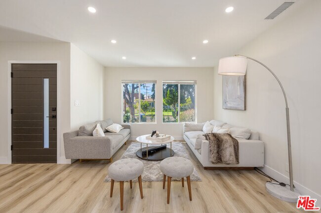 Photo - 2936 S Bentley Ave