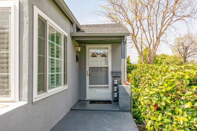 Photo - 1527 N Screenland Dr