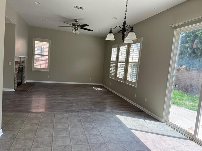 Photo - 1742 Edmon Way