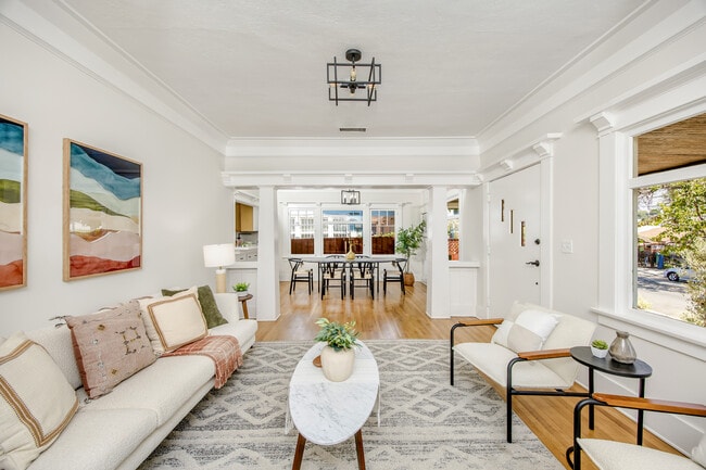 Photo - 407 Benton Wy