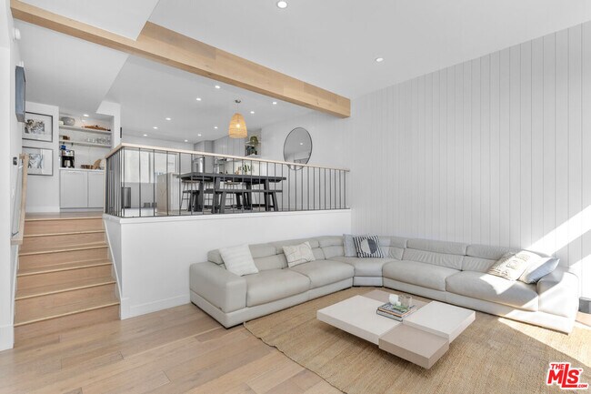 Building Photo - 4350 Glencoe Ave Unit 2