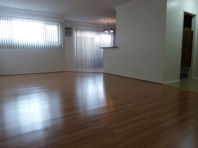 Photo - 2055 Rodney Dr Unit 205