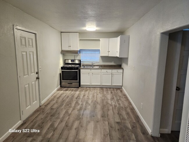 Photo - 216 Hutchison St Unit 216 1/2