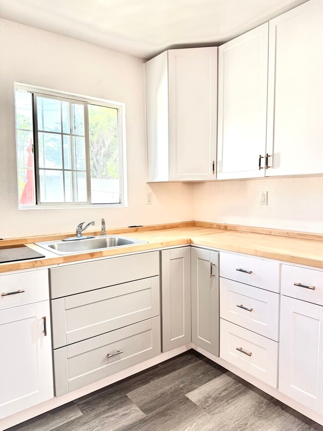 Photo - 525 Sycamore Pl Unit 1