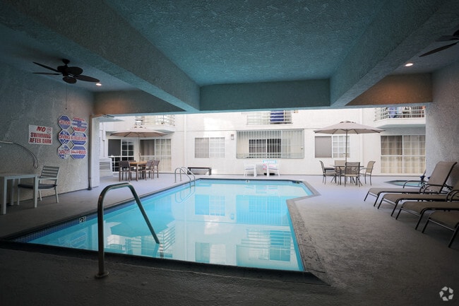 Pool/Jacuzzi - Sterling Court Apartments