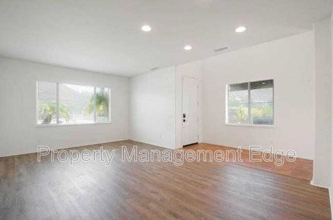 Photo - 23536 Silverwood St