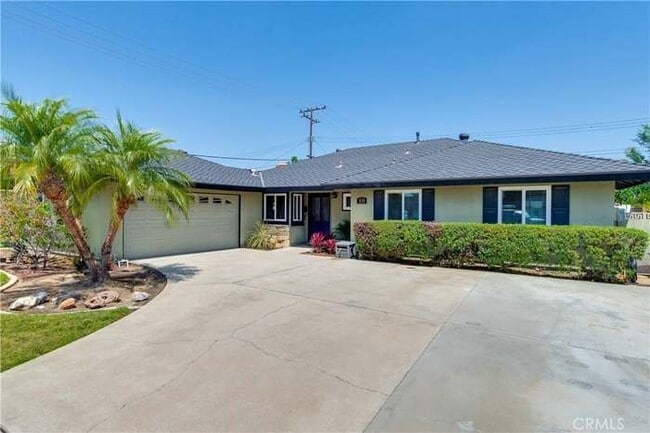 Building Photo - 1049 El Mirador Dr