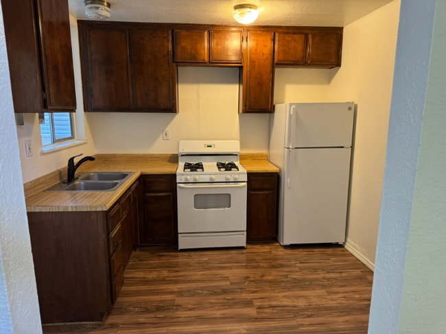 Photo - 311 1/2 W Cypress Ave
