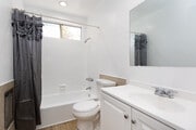 1BR, 1BA - 785SF - Sungate Apartments