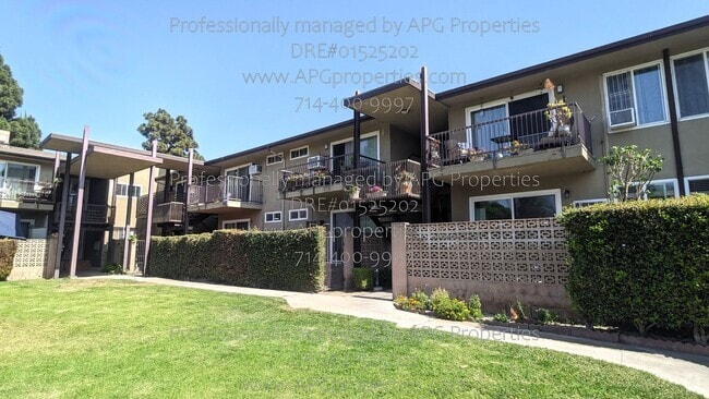Building Photo - 1850 W Greenleaf Ave Rental