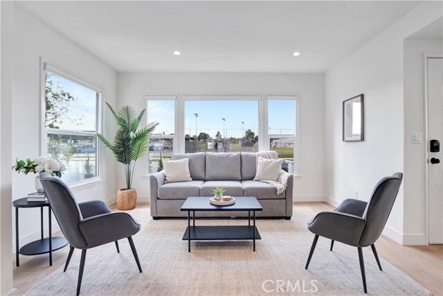 Photo - 6438 Lindley Ave