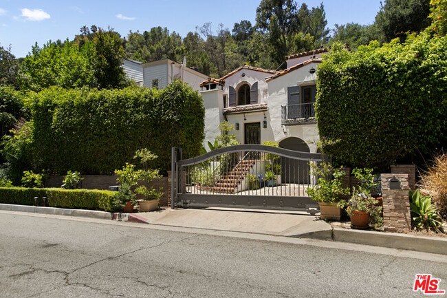 Photo - 1407 N Beverly Dr