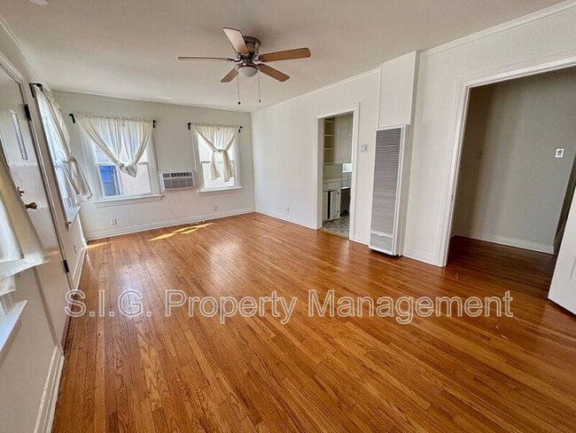 Photo - 2813 Rowena Ave House