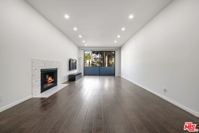 Photo - 310 Tahiti Way Unit 203