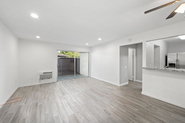 Photo - 7932 Mission Center Ct Unit i