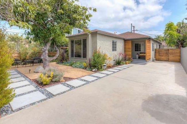 Building Photo - Beautifully Remodeled Home in Fantastic Westside Village/Palms location
