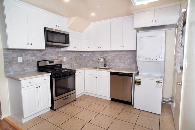 Photo - 17151 Roscoe Blvd